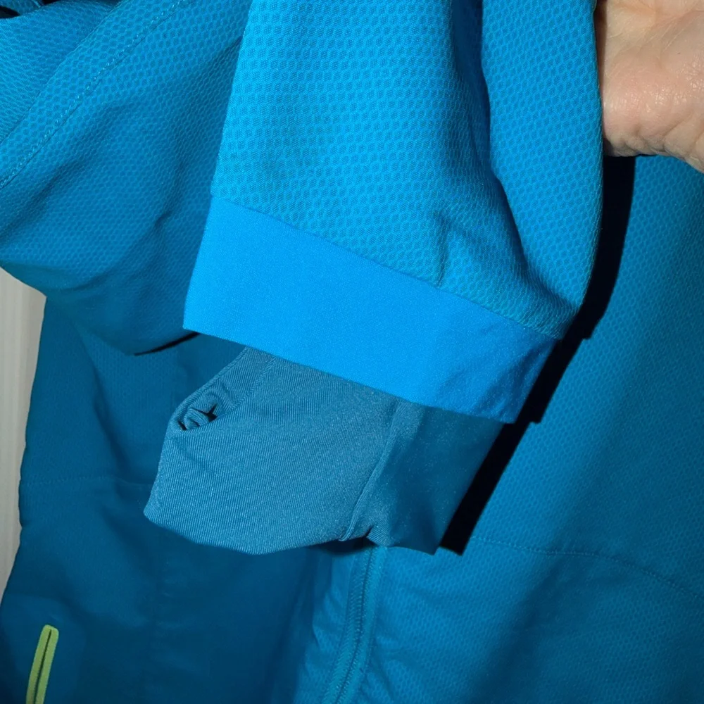 Arc'teryx Teal Women's Light Weight Jacket - Picture 2 of 4